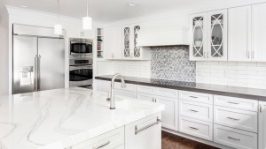 CR-HomeAndGarden-InlineHero-Quartz-Versus-Granite-08-18
